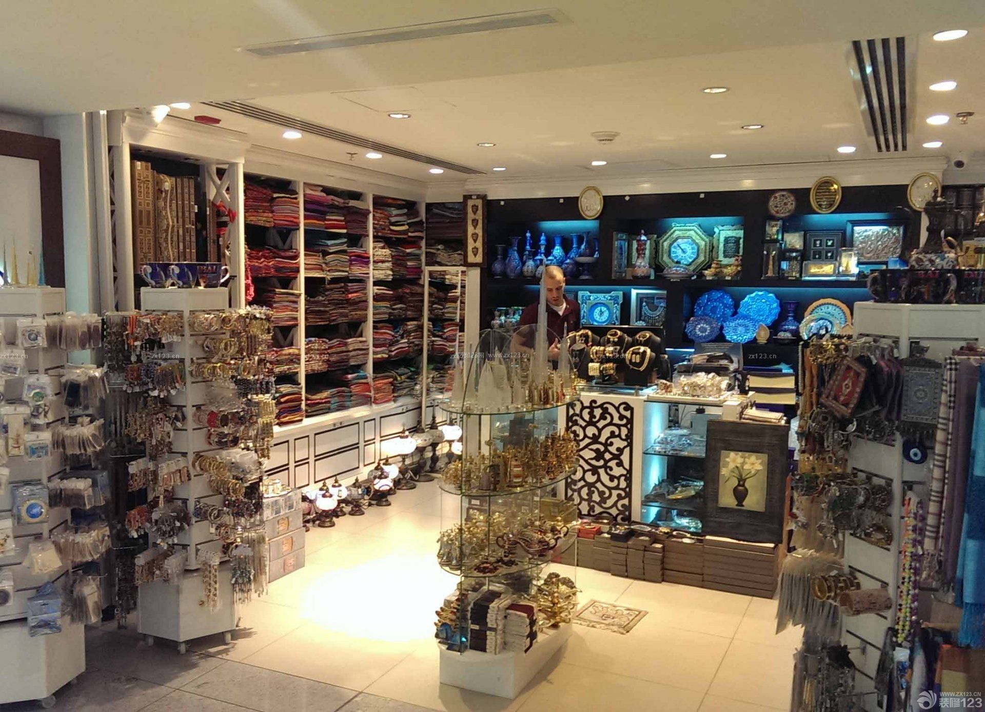 小型店面室内装修设计 从设计效果图到极致空间的室内装潢策略
